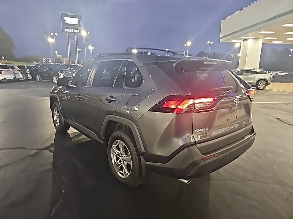 2023 Toyota RAV4 XLE photo 2