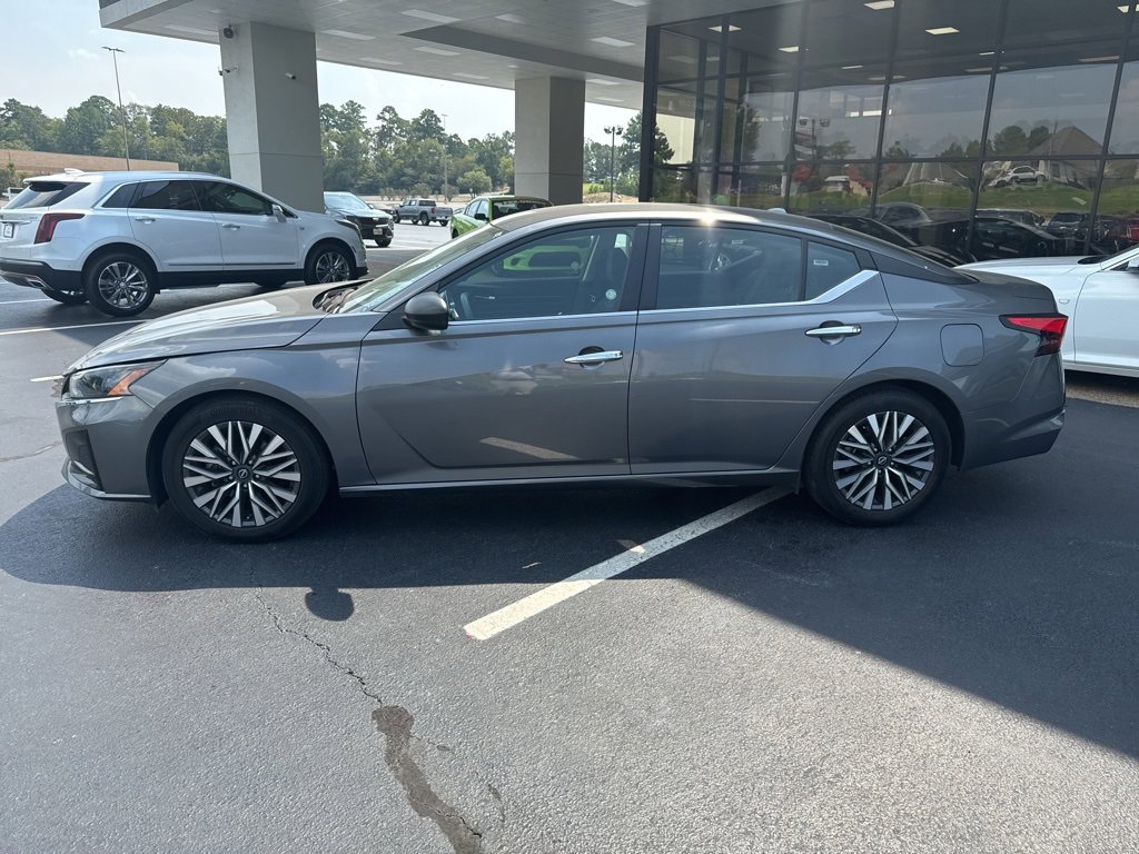 2024 Nissan Altima 2.5 SV photo 2
