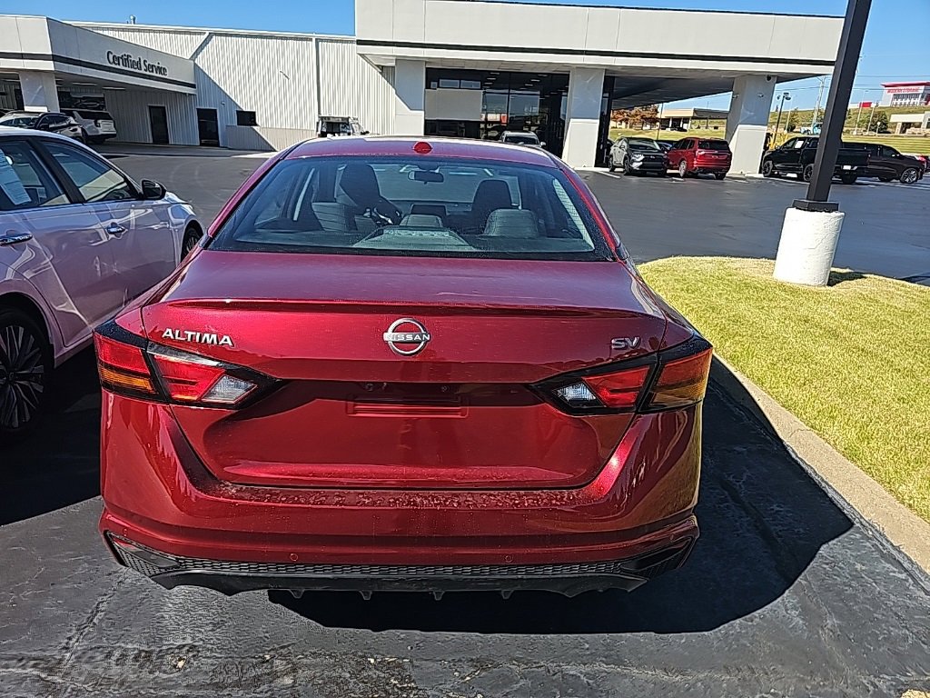 2025 Nissan Altima SV photo 3