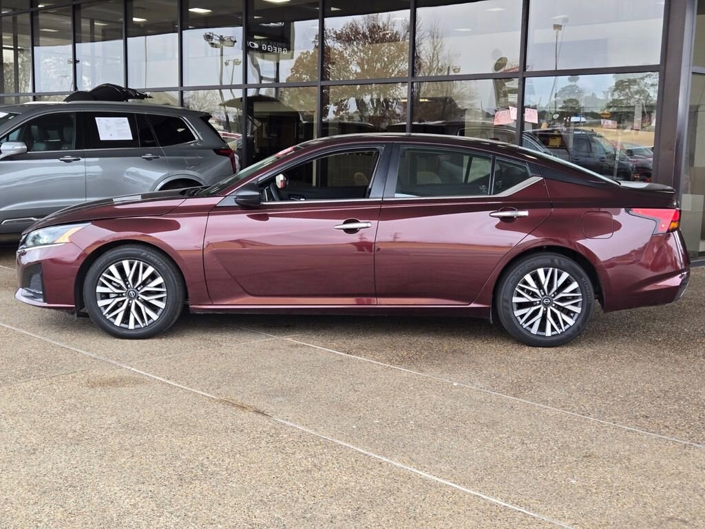 Used 2024 Nissan Altima 2.5 SV