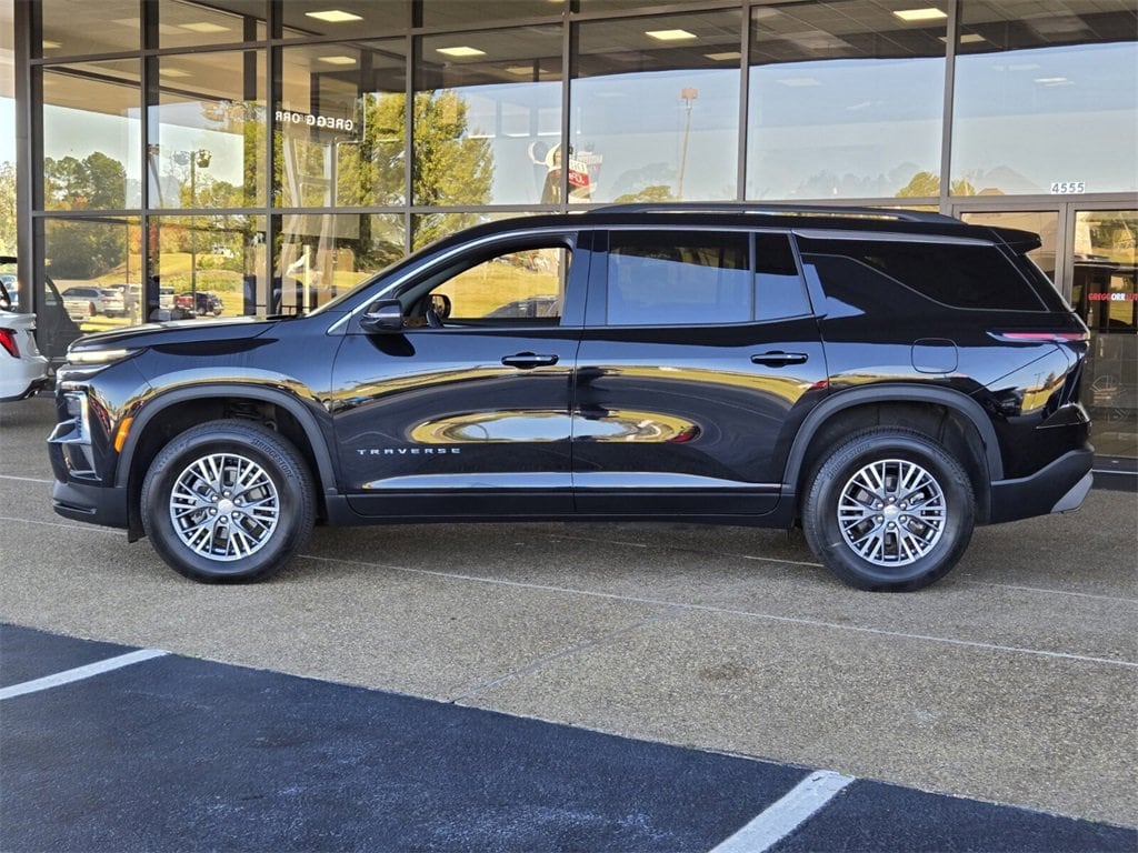 Used 2025 Chevrolet Traverse LT SUV