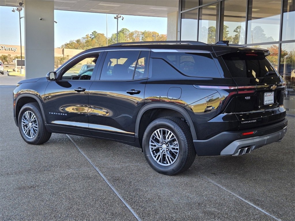 2025 Chevrolet Traverse photo 4