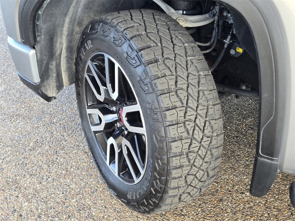 Used 2024 GMC Sierra 1500 AT4 with VIN 1GTUUEEL7RZ134292 for sale in Little Rock