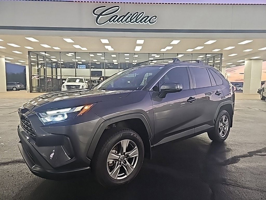 2023 Toyota RAV4 XLE's photo