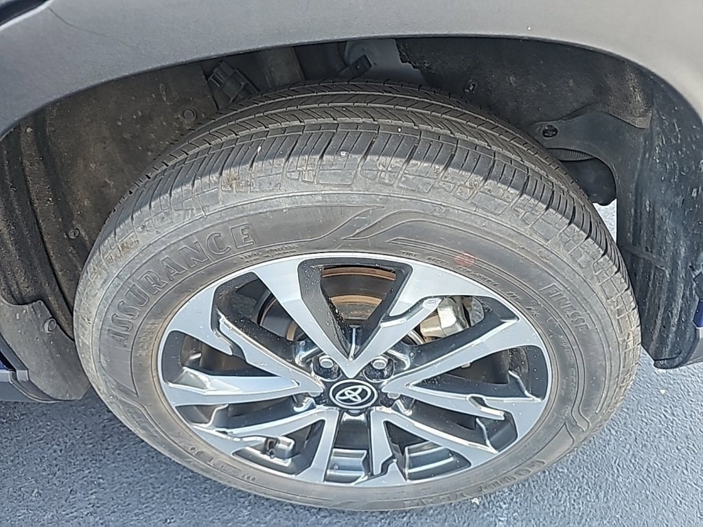 2024 Toyota Corolla Cross XLE photo 4