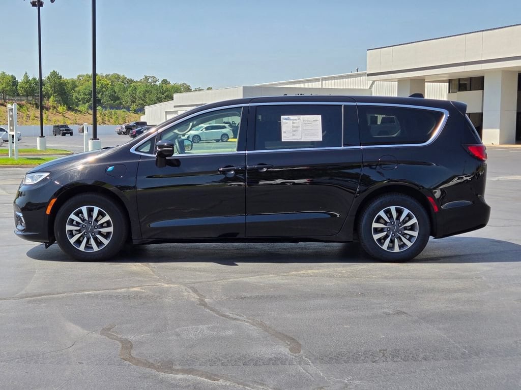 Used 2024 Chrysler Pacifica Hybrid Select