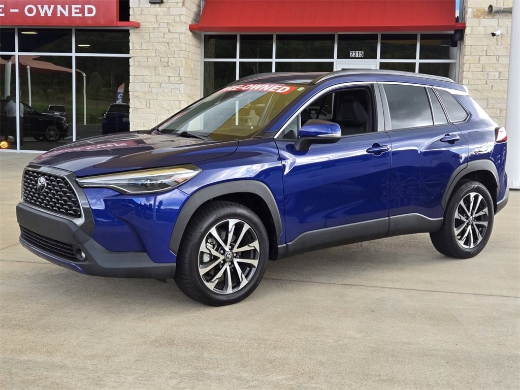 2024 Toyota Corolla Cross XLE's photo