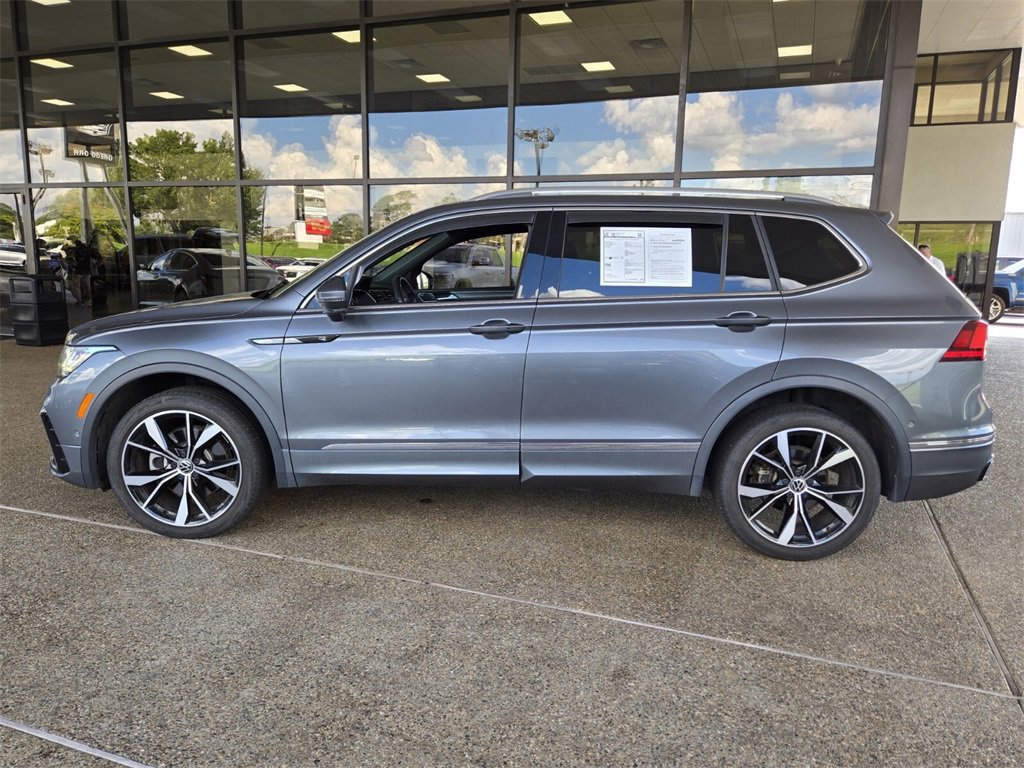 2023 Volkswagen Tiguan SEL R-Line Black photo 2