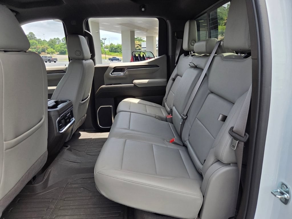2023 GMC Sierra 1500 SLT - Photo 11