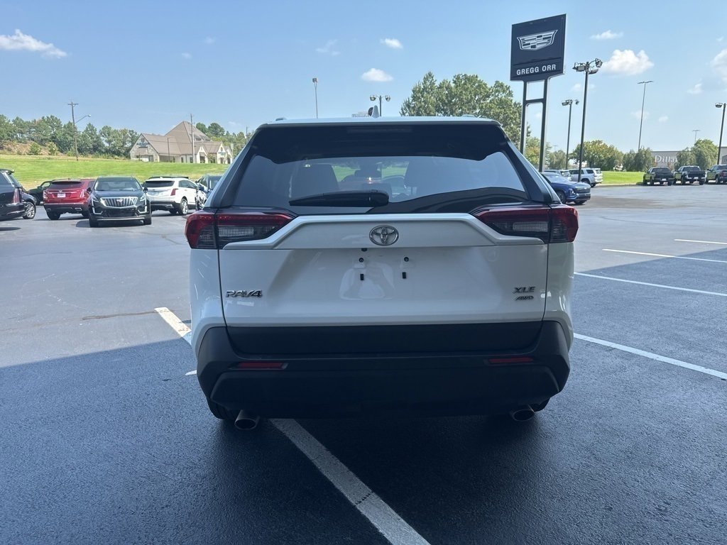 2023 Toyota RAV4 XLE photo 3