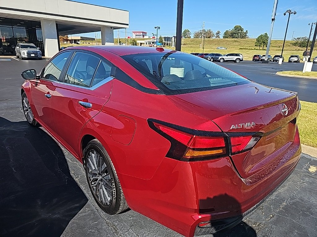 2025 Nissan Altima SV photo 2