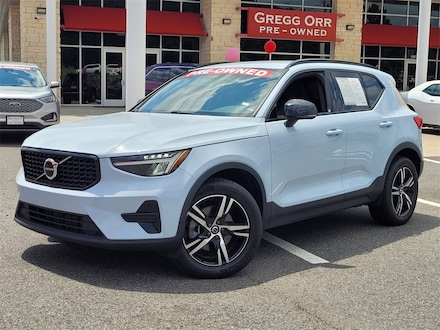2024 Volvo XC40 Core Bright Theme
