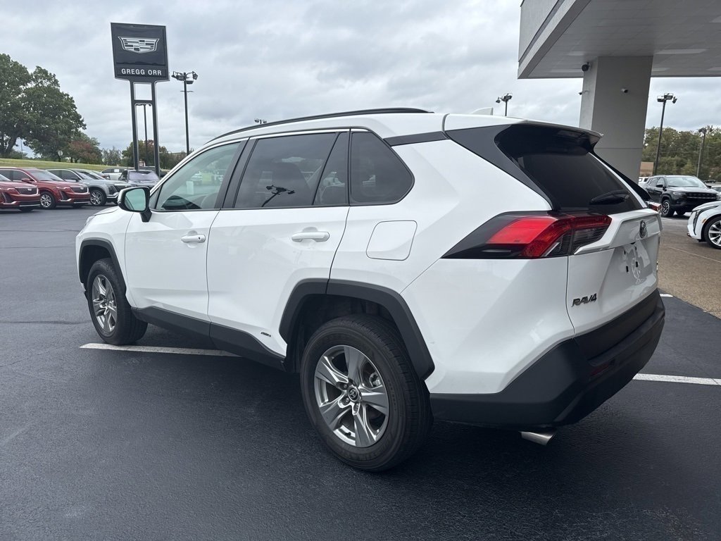 2024 Toyota RAV4 Hybrid XLE photo 2