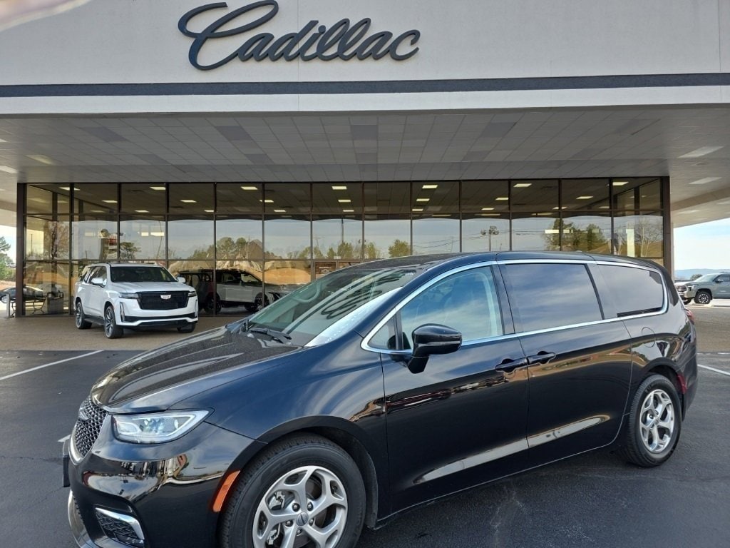 2024 Chrysler Pacifica Limited's photo