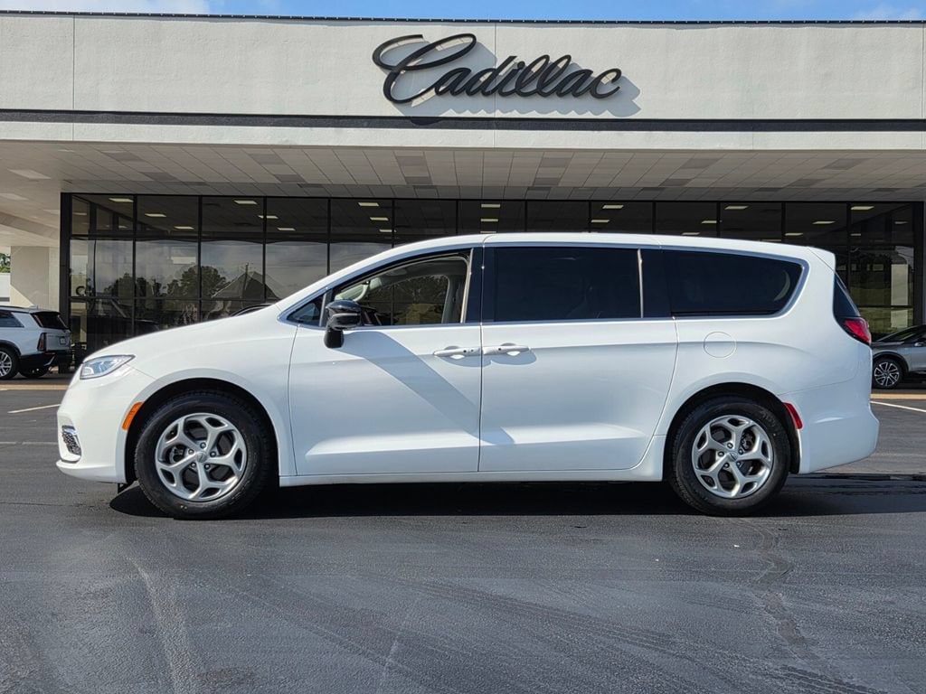 Used 2024 Chrysler Pacifica Limited