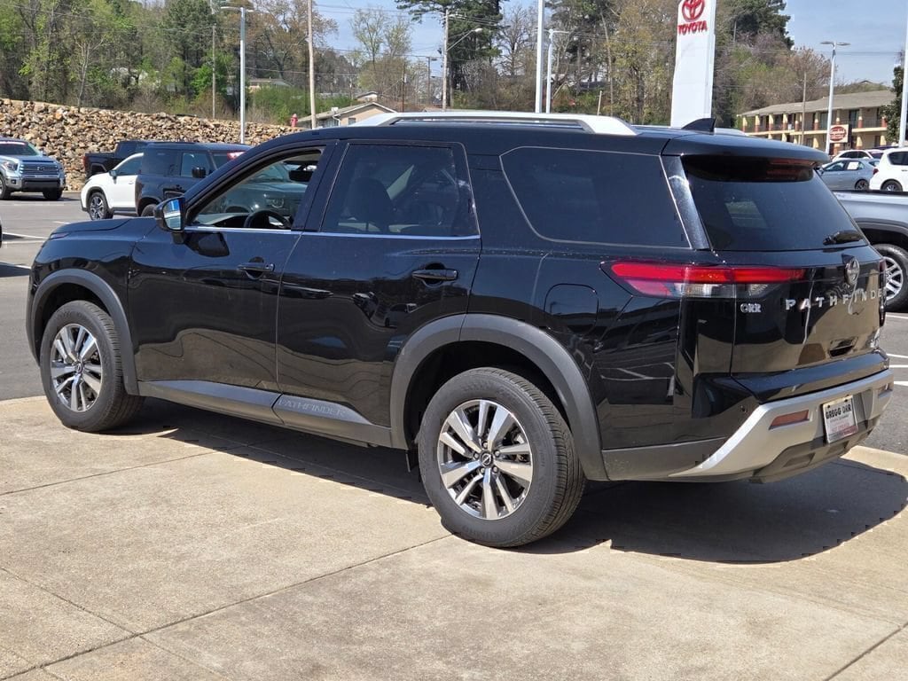 Used 2025 Nissan Pathfinder SL