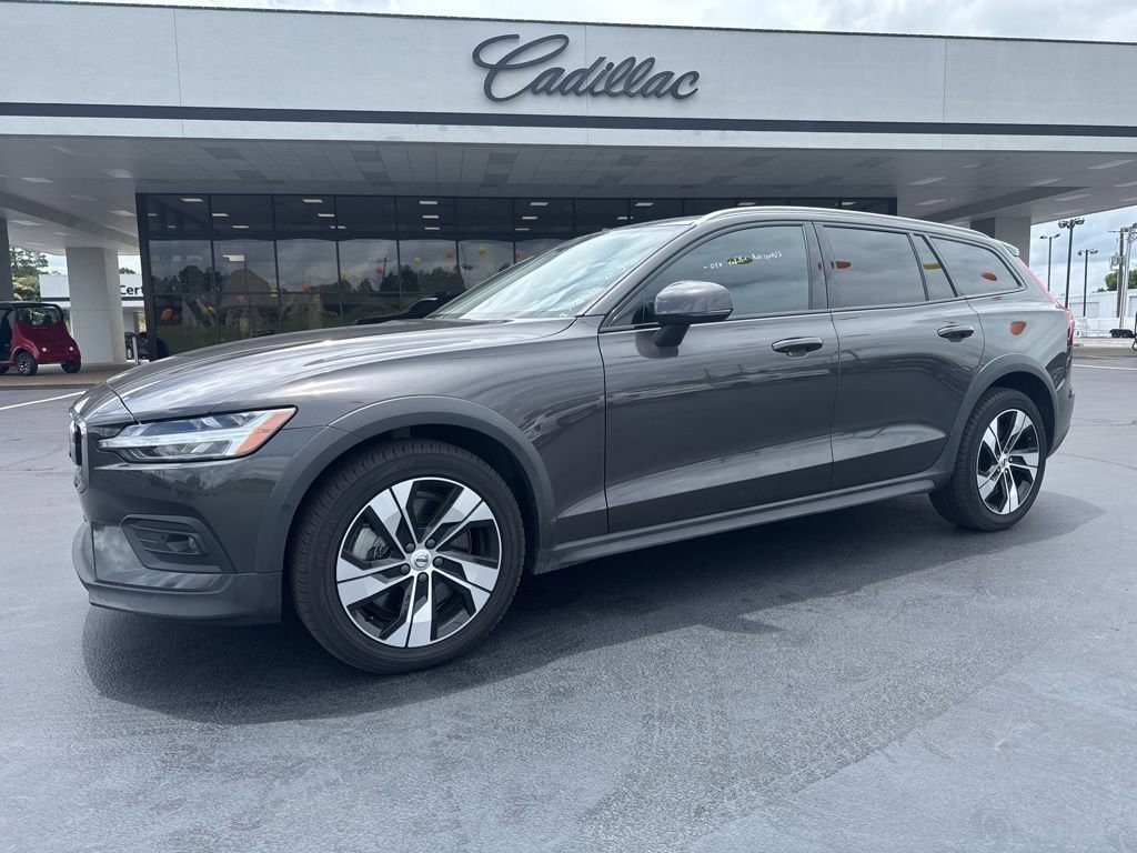 2025 Volvo V60 Cross Country B5 Plus AWD's photo