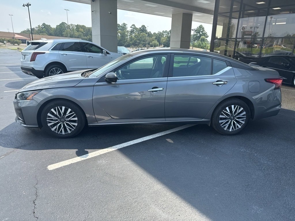 2024 Nissan Altima 2.5 SV photo 2