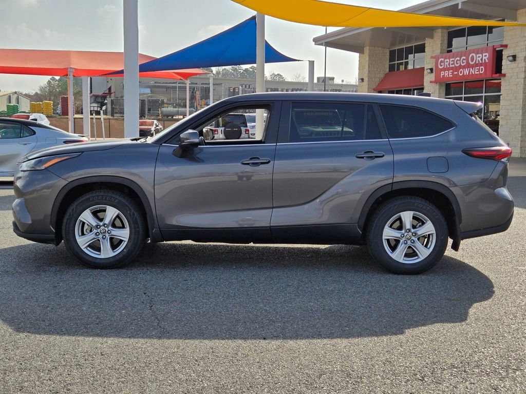 Used 2024 Toyota Highlander LE