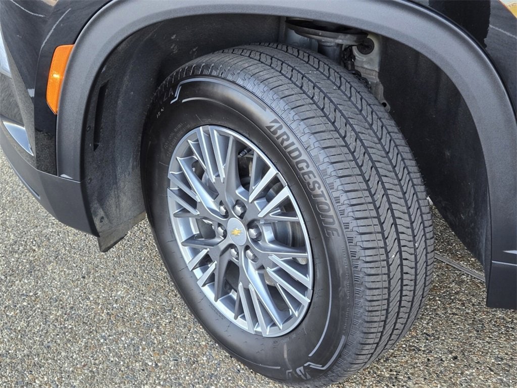 Used 2025 Chevrolet Traverse LT SUV