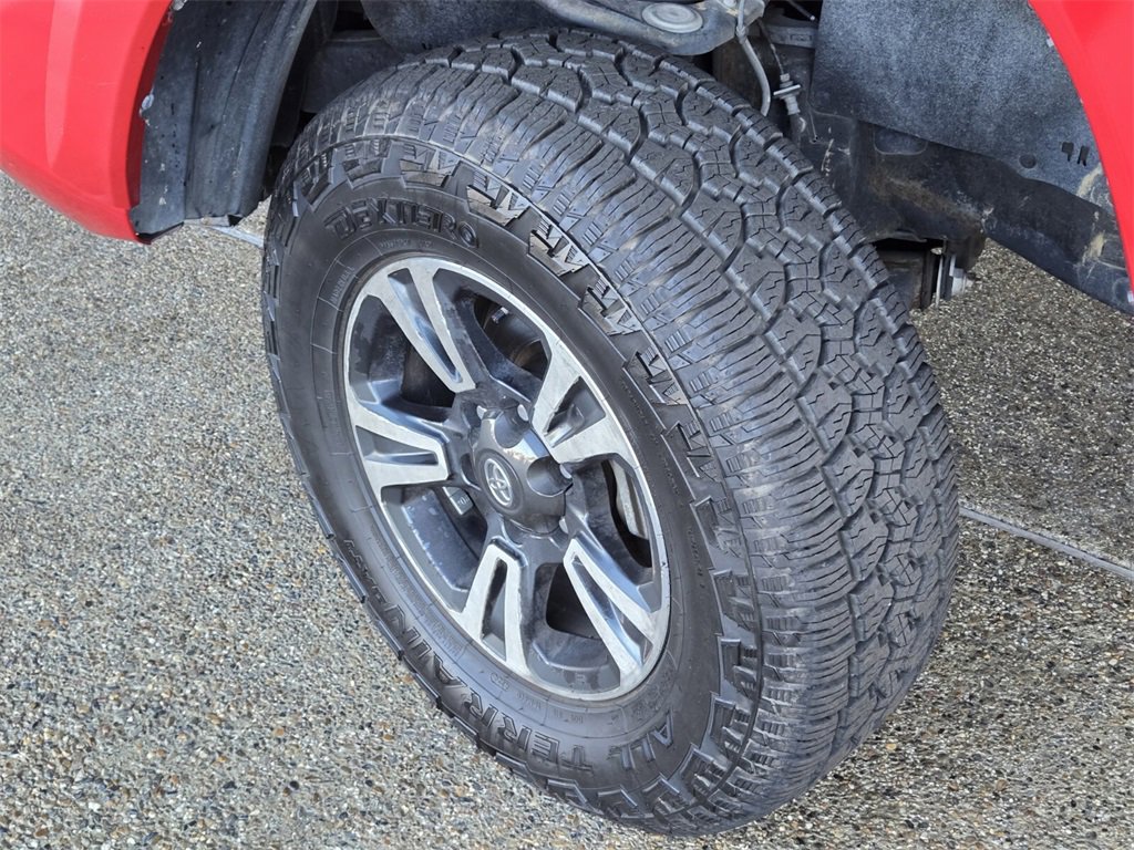 2017 Toyota Tacoma SR5 photo 2