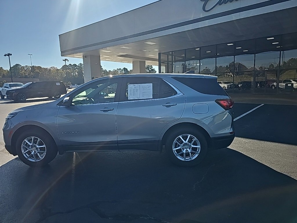2024 Chevrolet Equinox LT photo 2