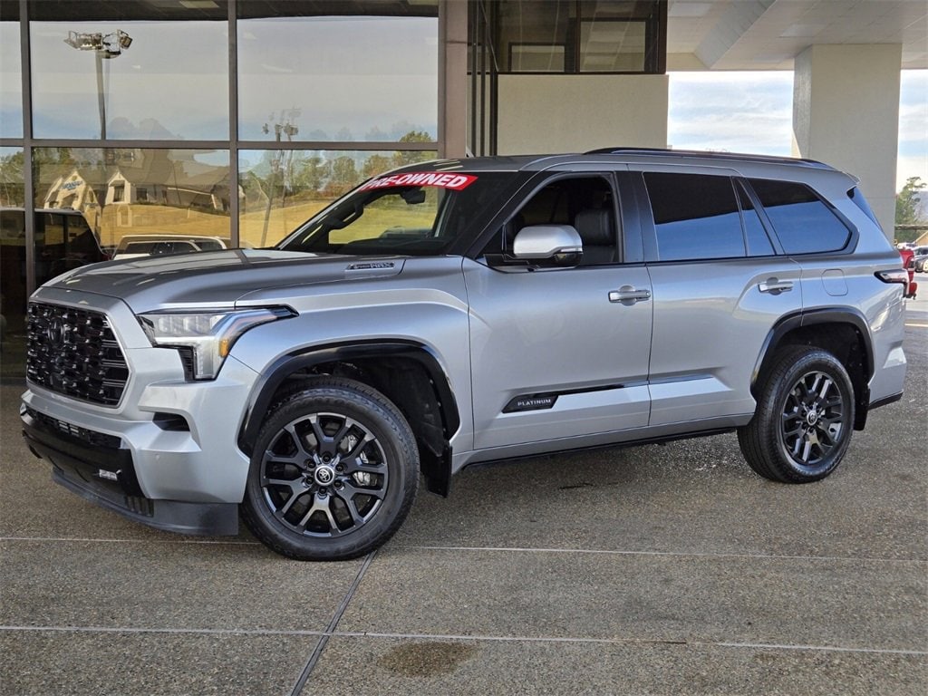 2024 Toyota Sequoia Platinum's photo