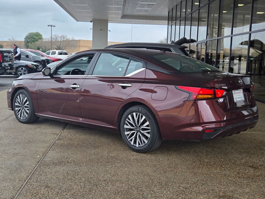 Used 2024 Nissan Altima 2.5 SV