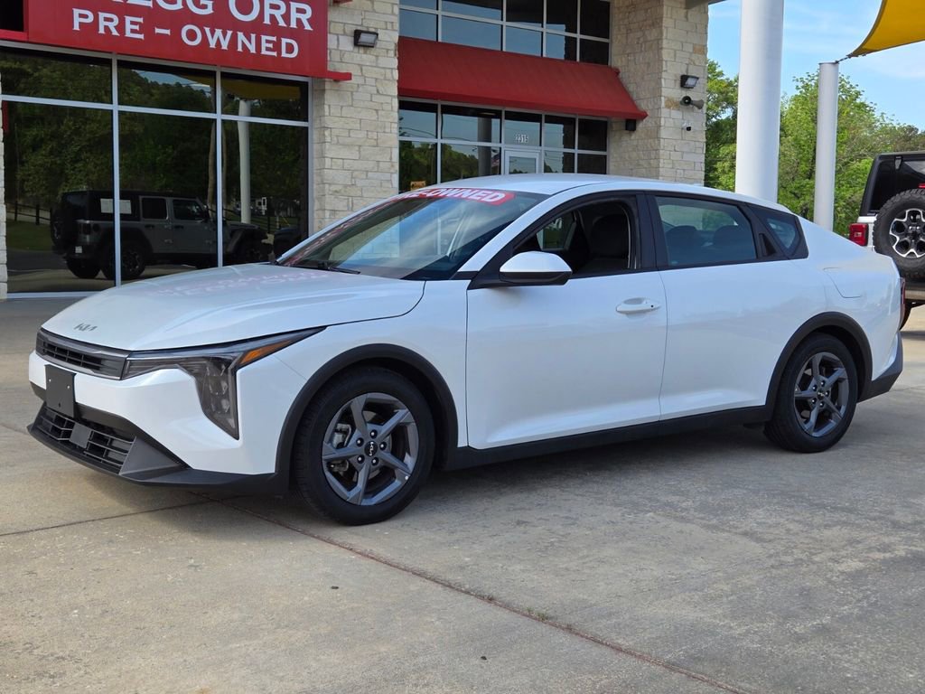 2025 Kia K4 LXS AT's photo
