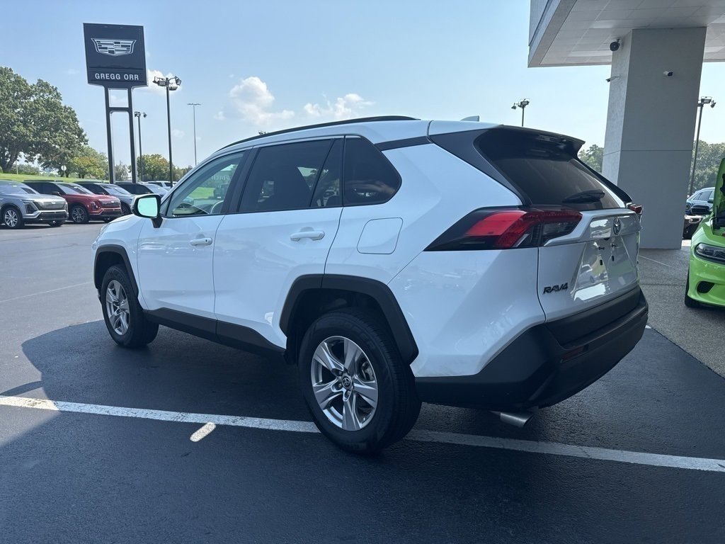 2023 Toyota RAV4 XLE photo 2