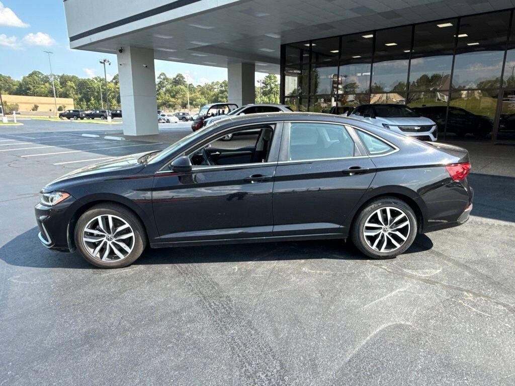 Used 2025 Volkswagen Jetta SE