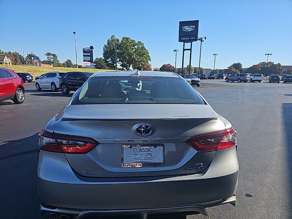 2024 Toyota Camry Hybrid SE photo 4