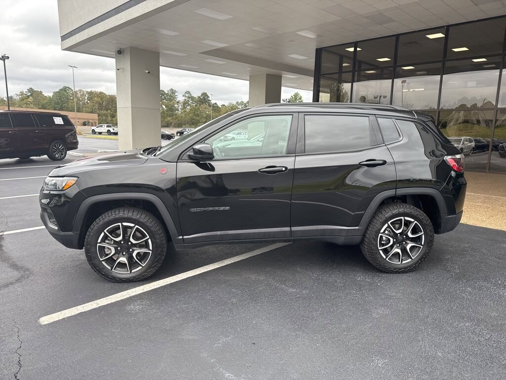 Used 2024 Jeep Compass Trailhawk