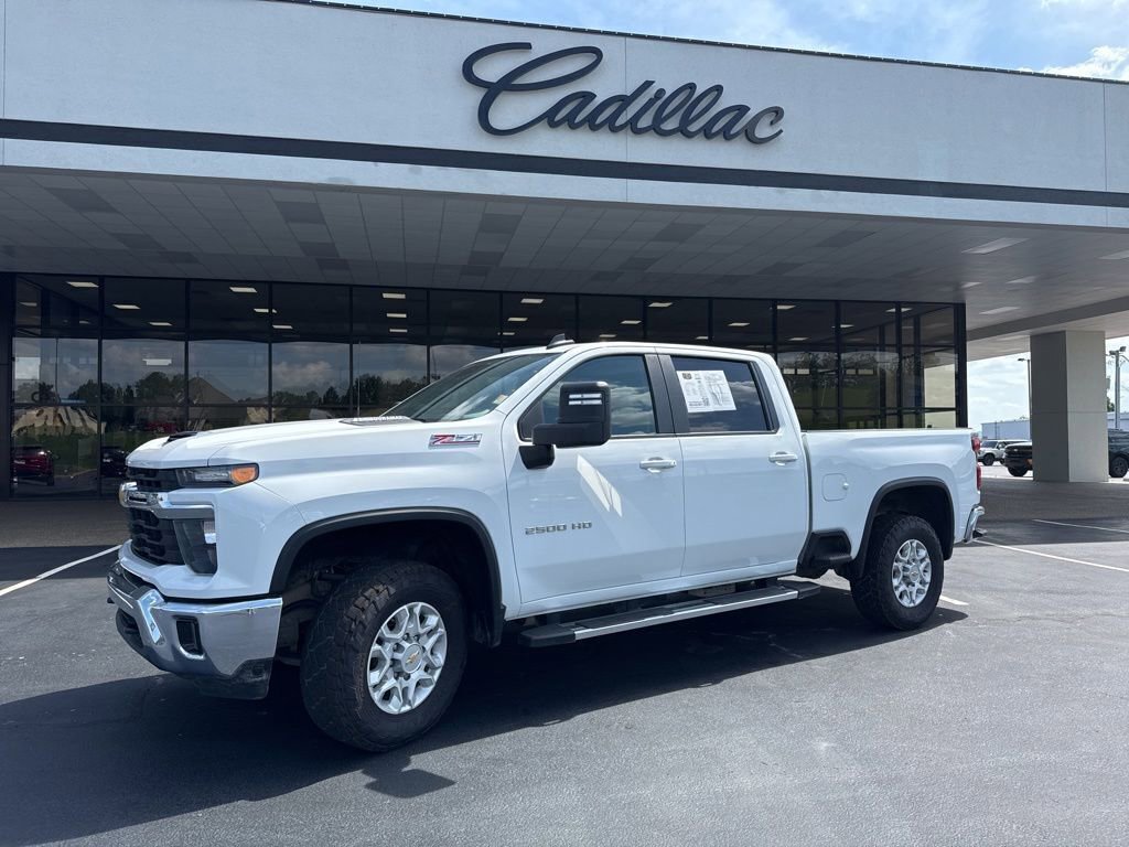 2025 Chevrolet Silverado HD LT 4WD Crew Cab Standard Box's photo