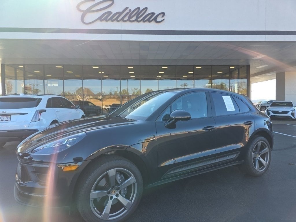 2025 Porsche Macan Base's photo