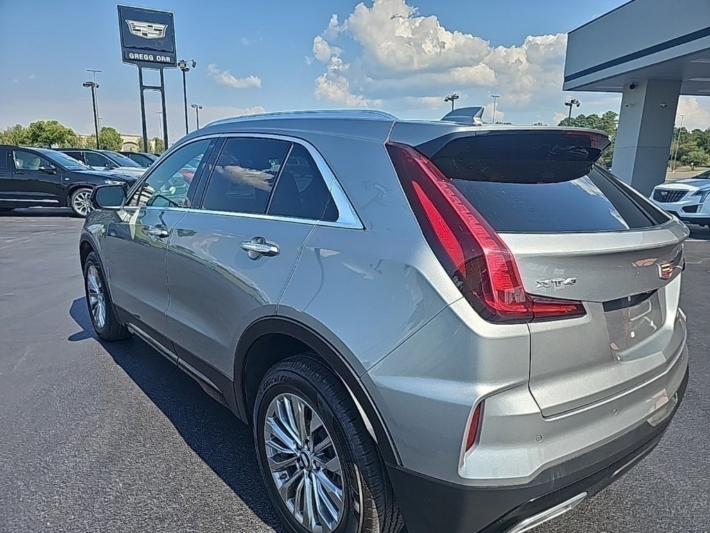 2024 Cadillac XT4 Premium Luxury photo 3