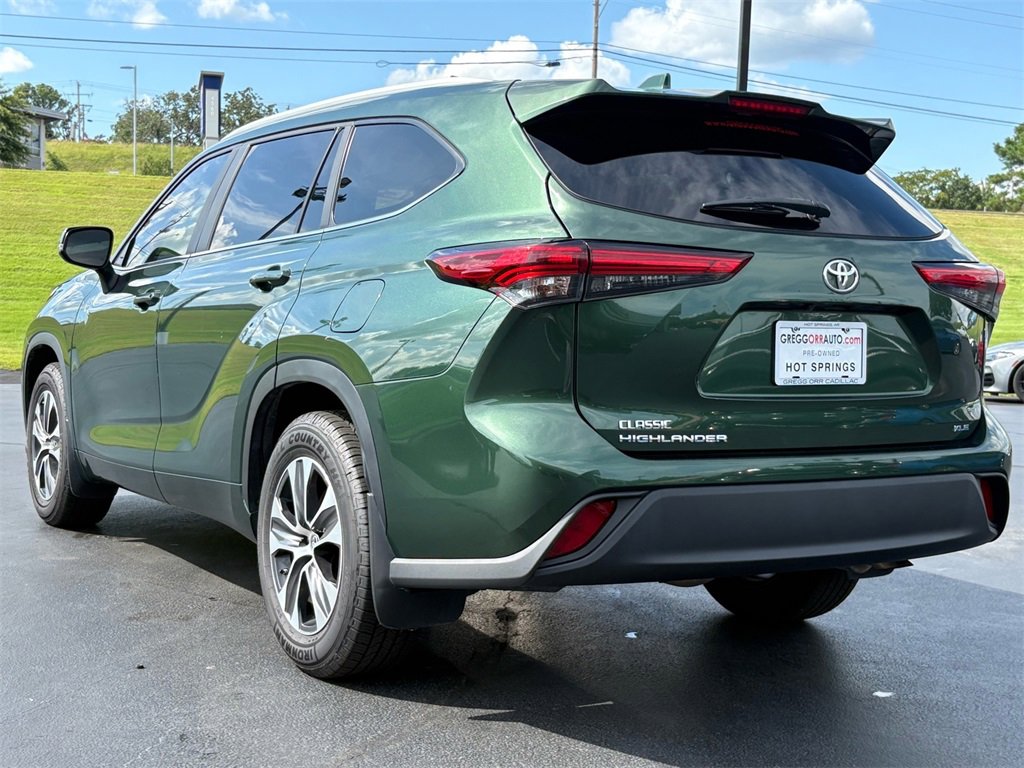 2023 Toyota Highlander L photo 3