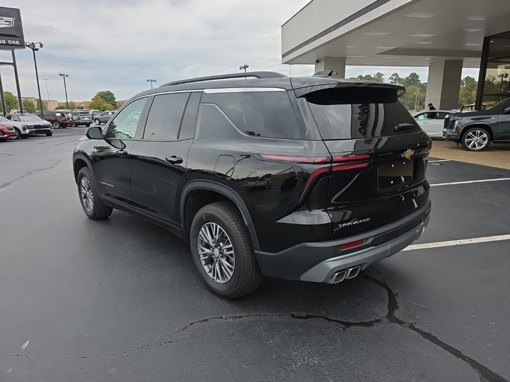 2025 Chevrolet Traverse photo 3