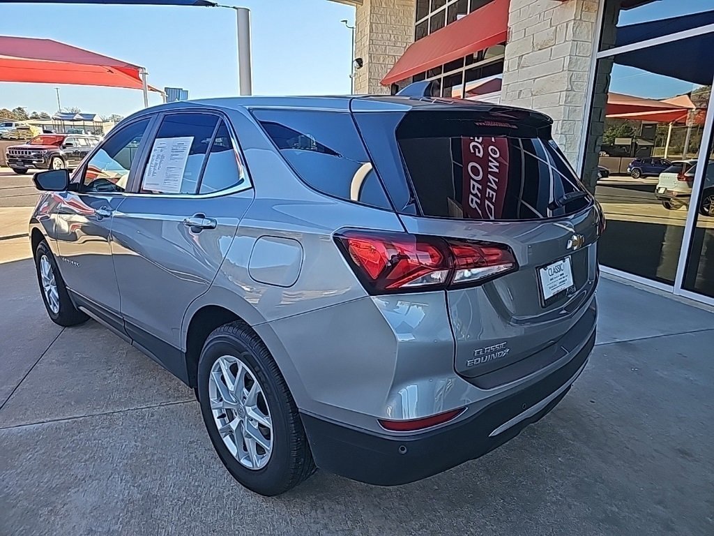 2024 Chevrolet Equinox LT photo 3