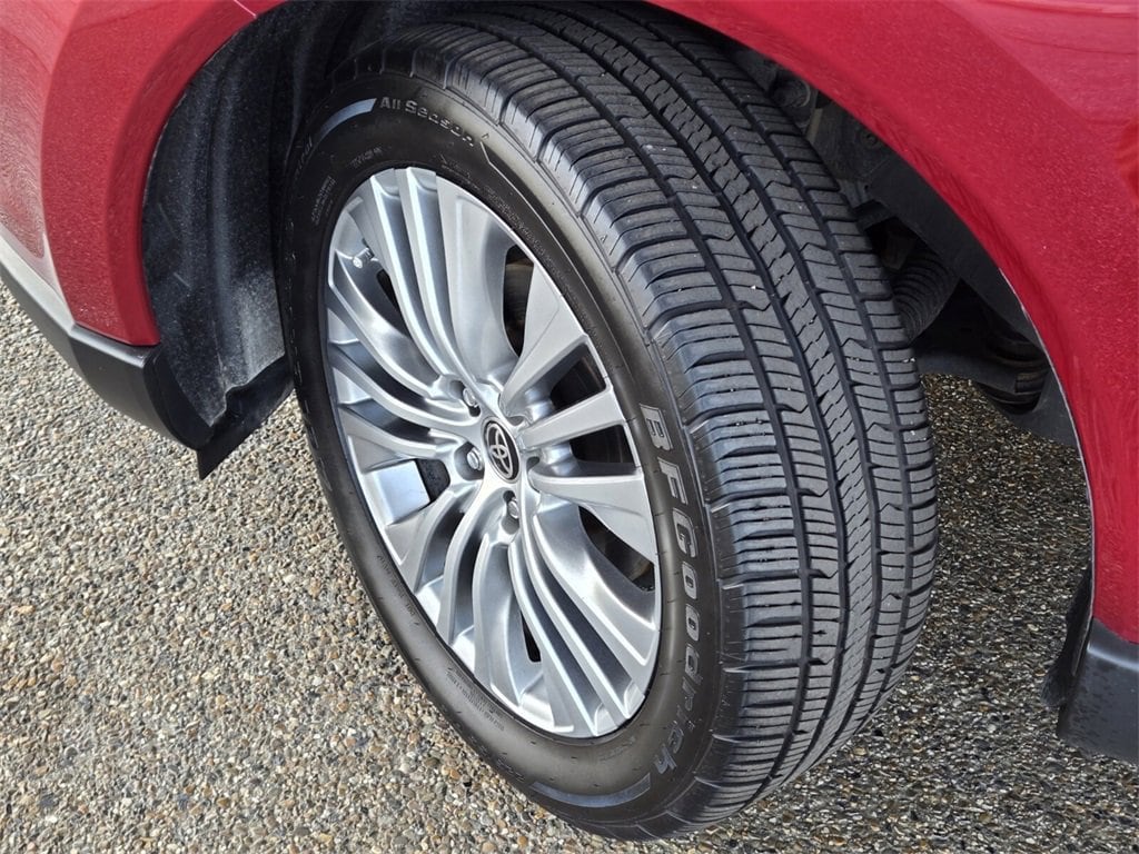 Used 2023 Toyota Venza LE