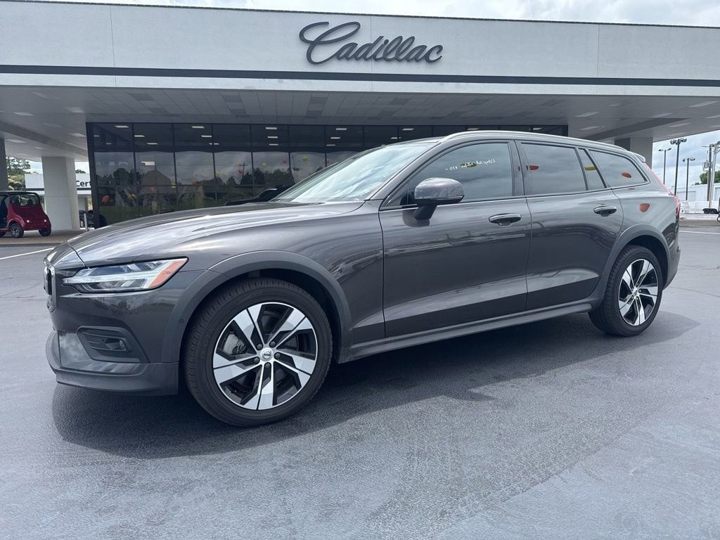 2025 Volvo V60 Cross Country B5 Plus AWD's photo