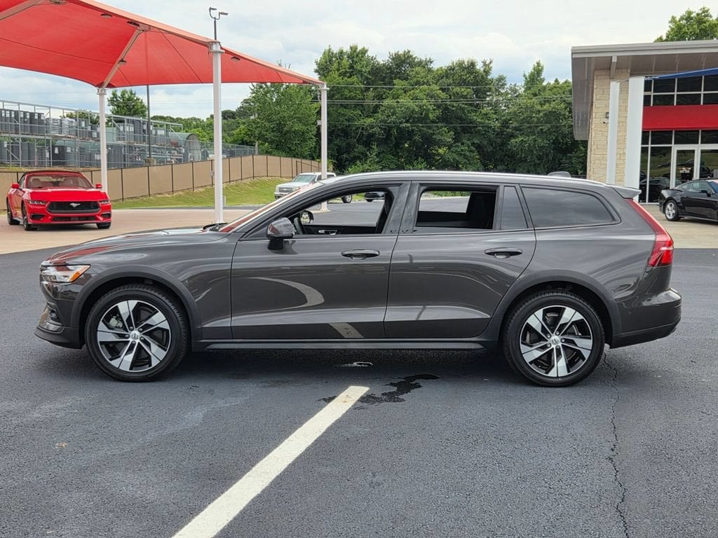 Used 2025 Volvo V60 Cross Country Plus