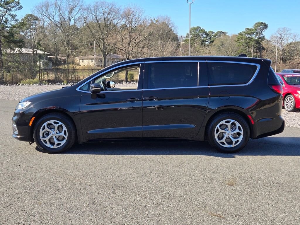 Used 2024 Chrysler Pacifica Limited