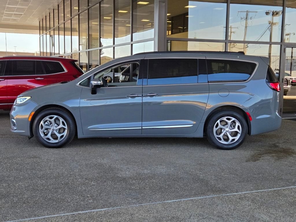 Used 2023 Chrysler Pacifica Limited