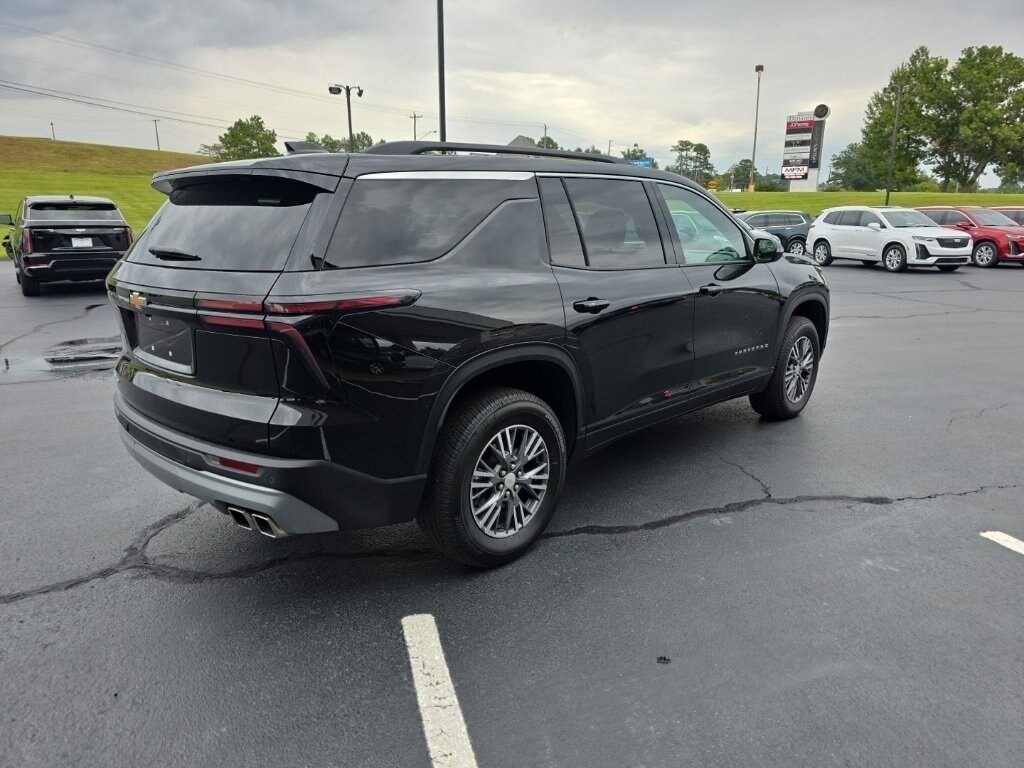 Used 2025 Chevrolet Traverse LT SUV