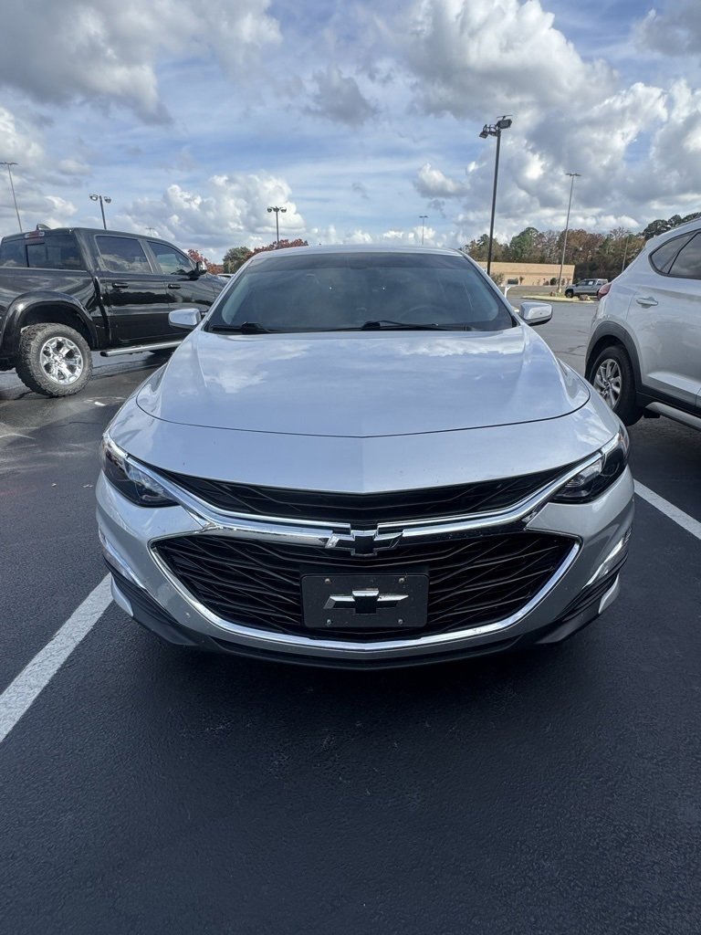 2022 Chevrolet Malibu RS photo 2