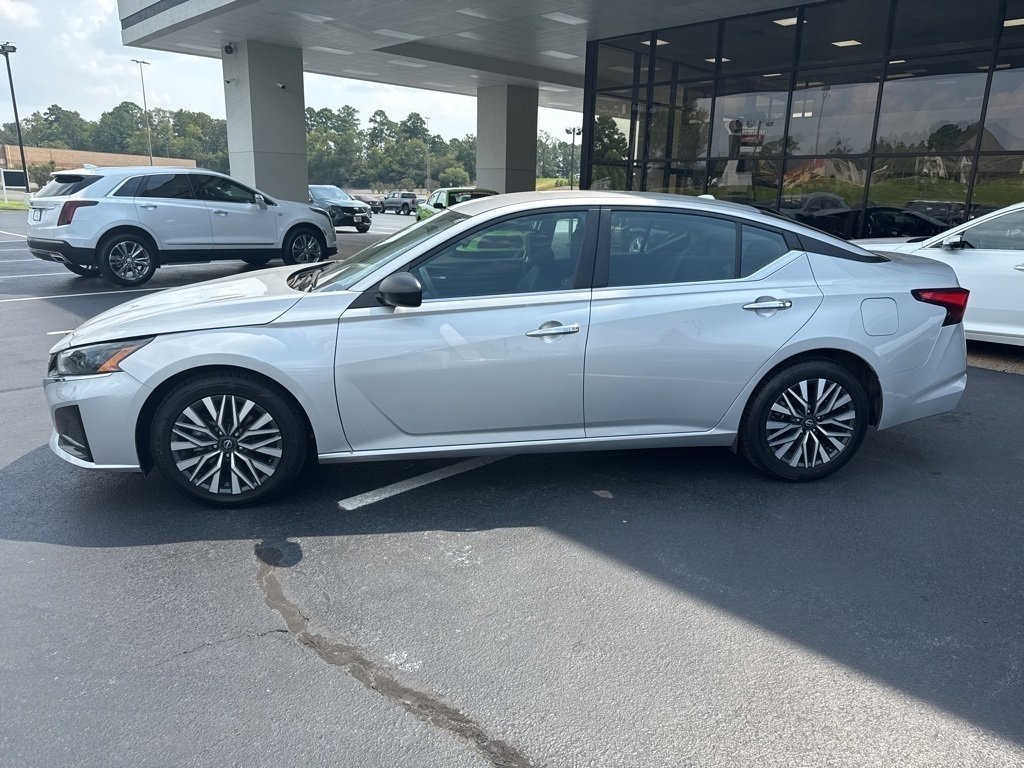 2024 Nissan Altima 2.5 SV photo 2