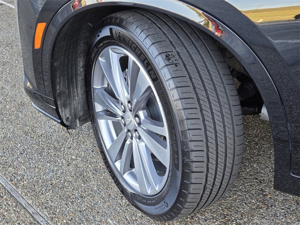 2025 Cadillac XT6 Premium Luxury photo 2