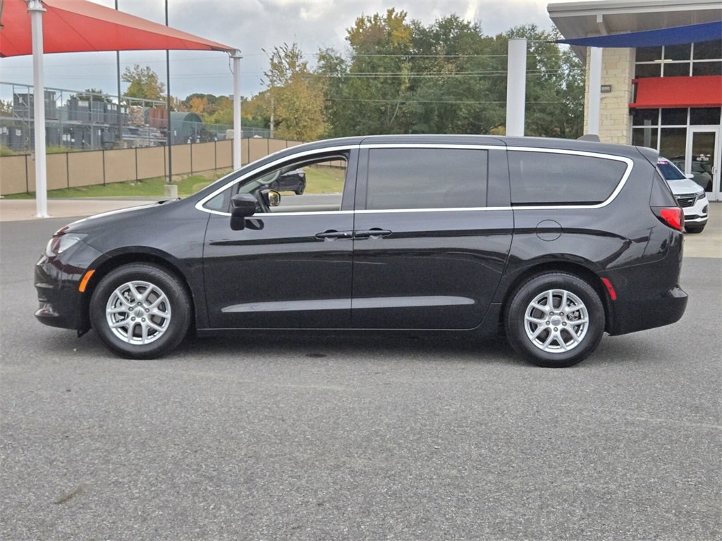 2022 Chrysler Voyager LX photo 2