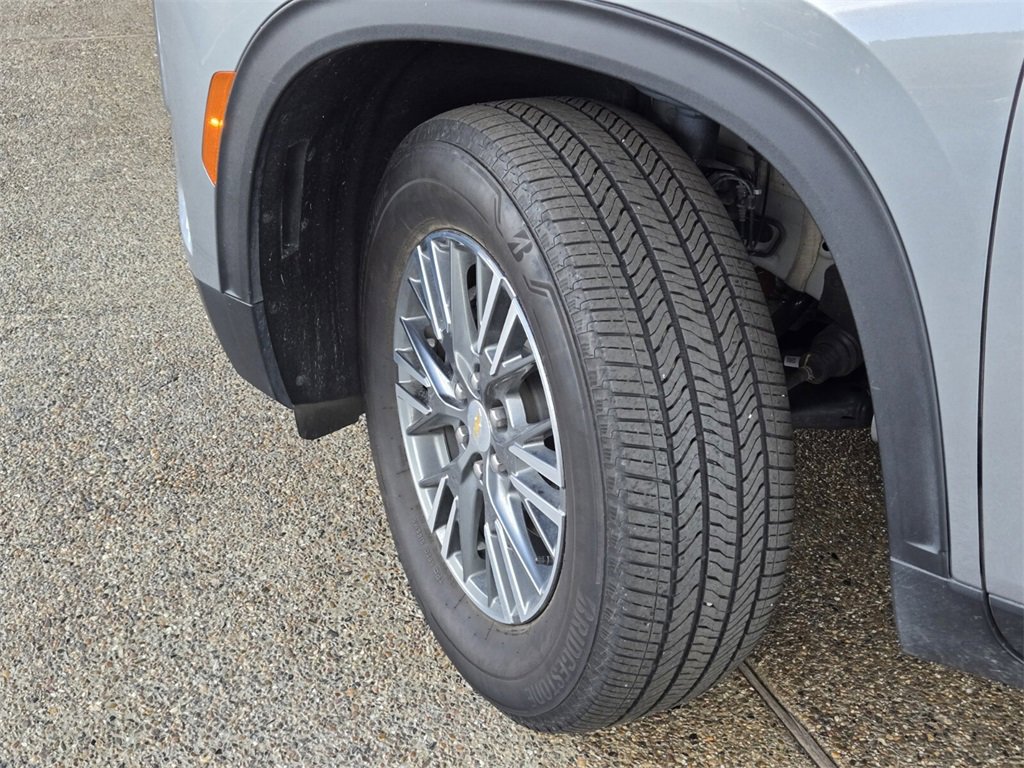 2024 Chevrolet Traverse photo 2